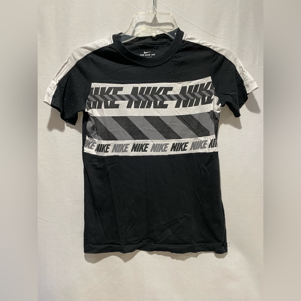 Youth Medium Nike Tee